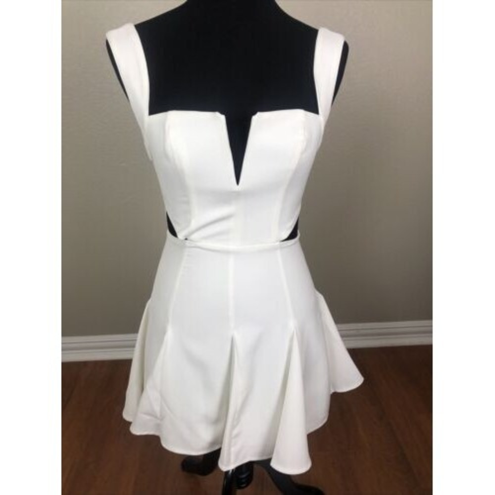 NBD $228 NWT Sz LMini Dress Cut Out Waist Full Skirt Bodycon V Neck Ivory *Spot